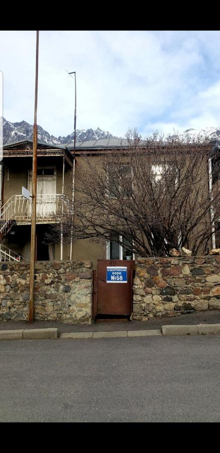 Guest House Dodo Kazbegi Extérieur photo